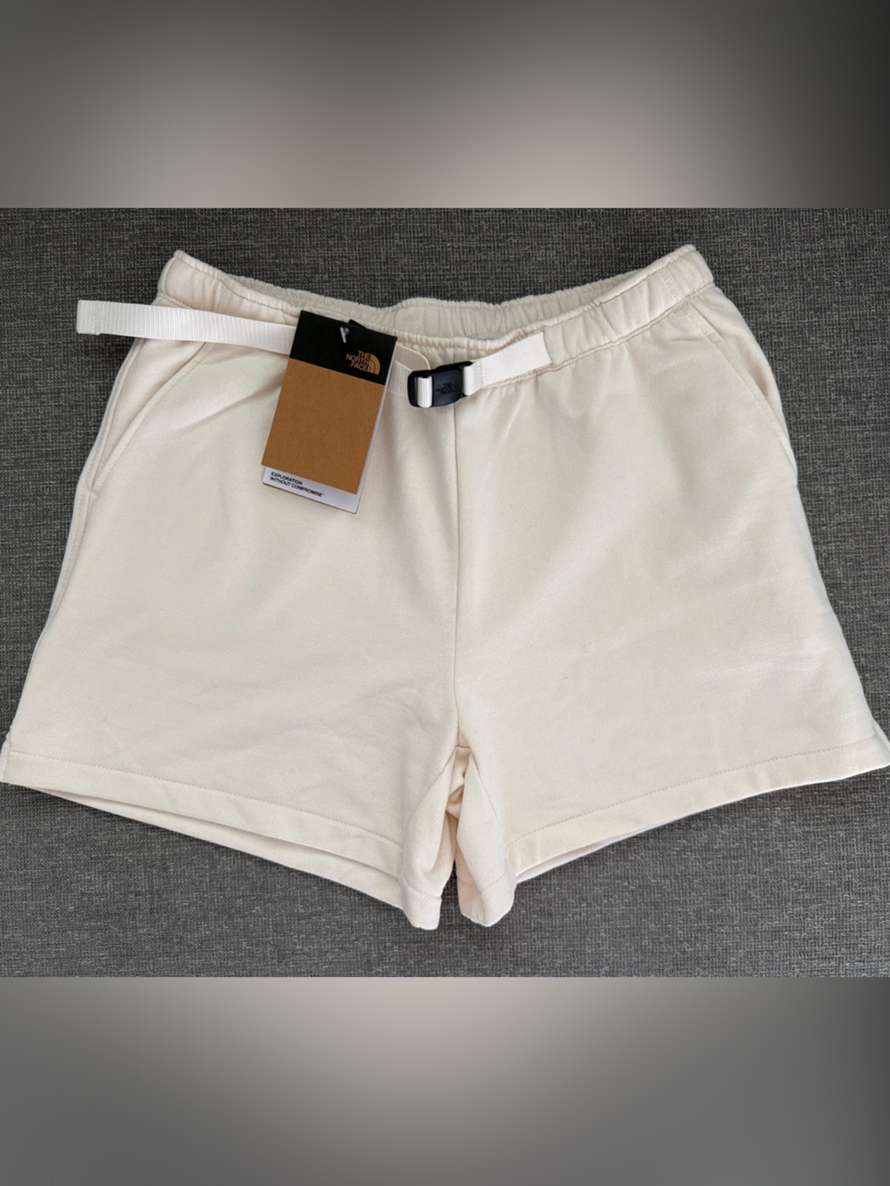 North Face Heritage Patch Short in Gardenia White